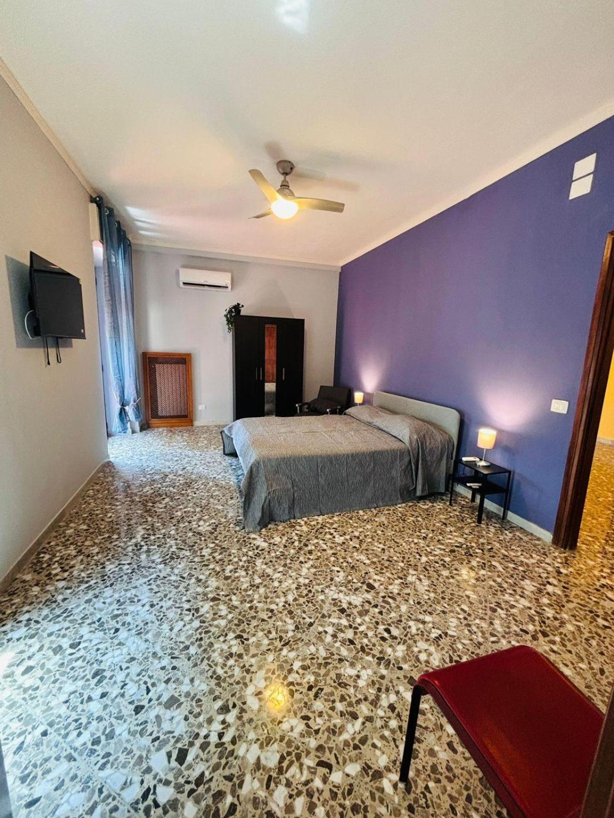 Matthias Central Rooms And Accomodation Bari Buitenkant foto