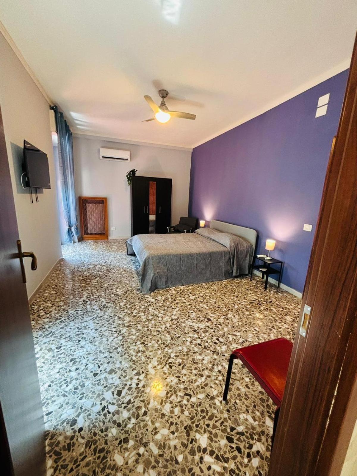 Matthias Central Rooms And Accomodation Bari Buitenkant foto