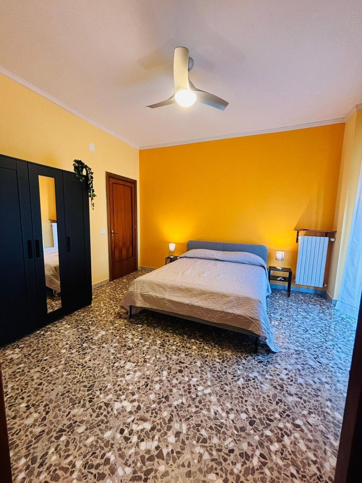 Matthias Central Rooms And Accomodation Bari Buitenkant foto