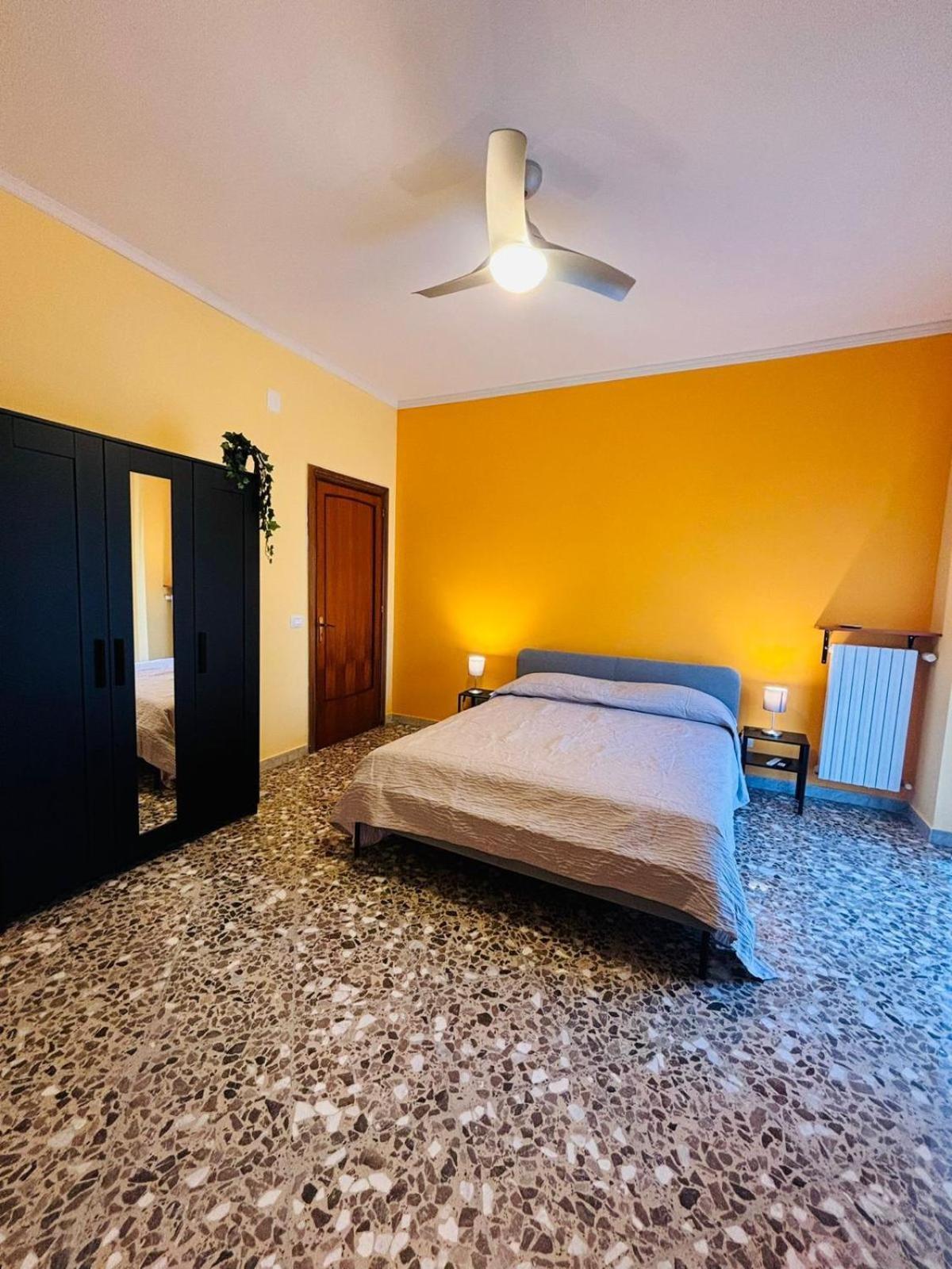 Matthias Central Rooms And Accomodation Bari Buitenkant foto