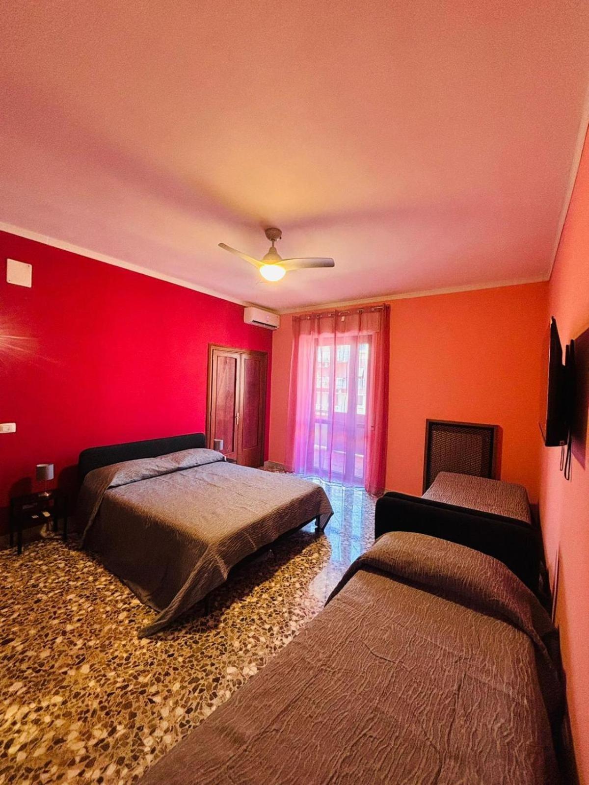 Matthias Central Rooms And Accomodation Bari Buitenkant foto