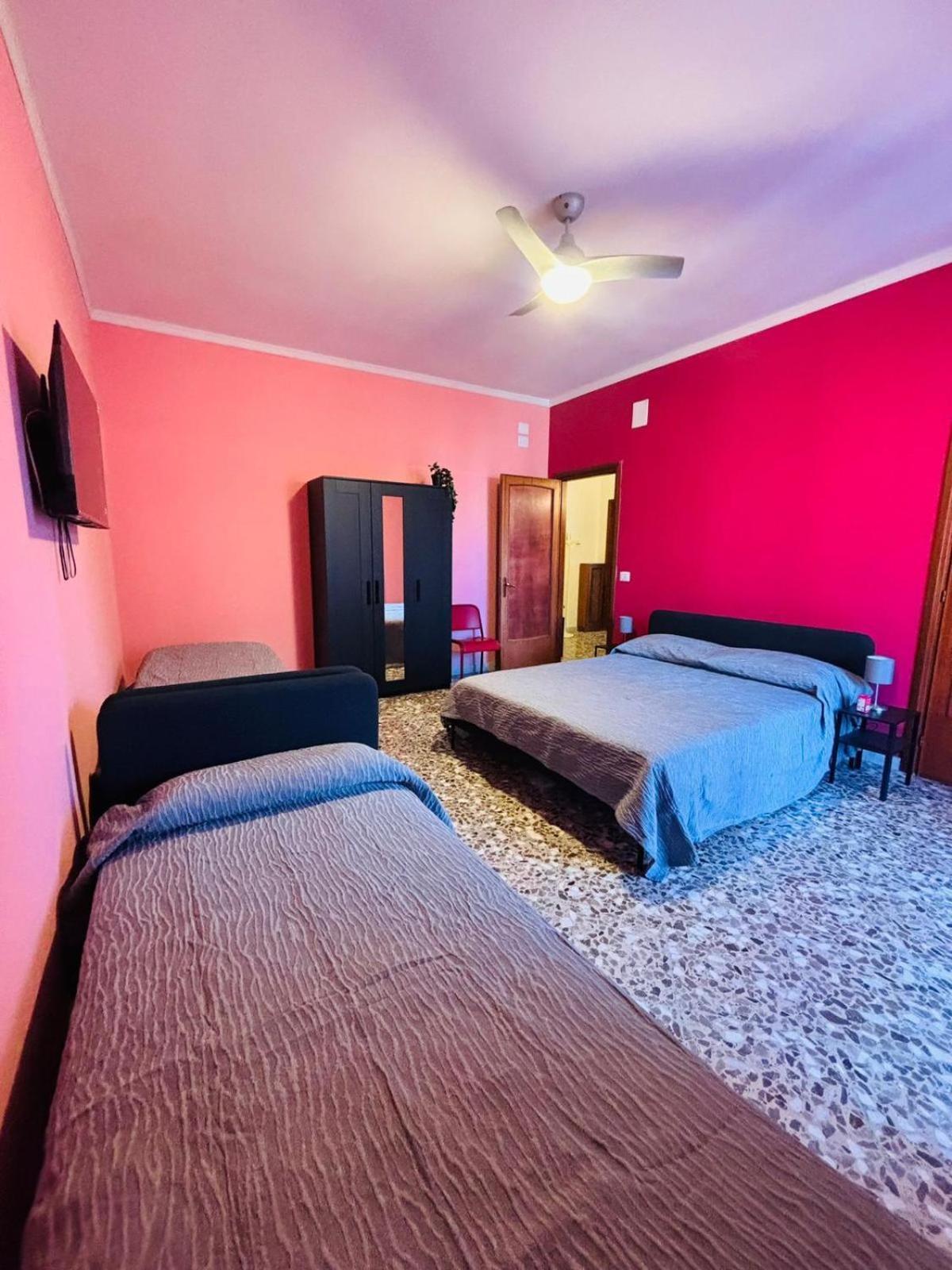 Matthias Central Rooms And Accomodation Bari Buitenkant foto