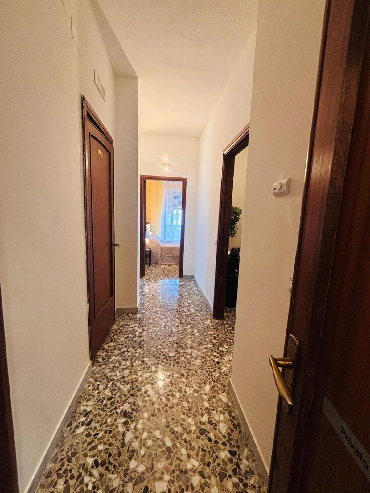 Matthias Central Rooms And Accomodation Bari Buitenkant foto